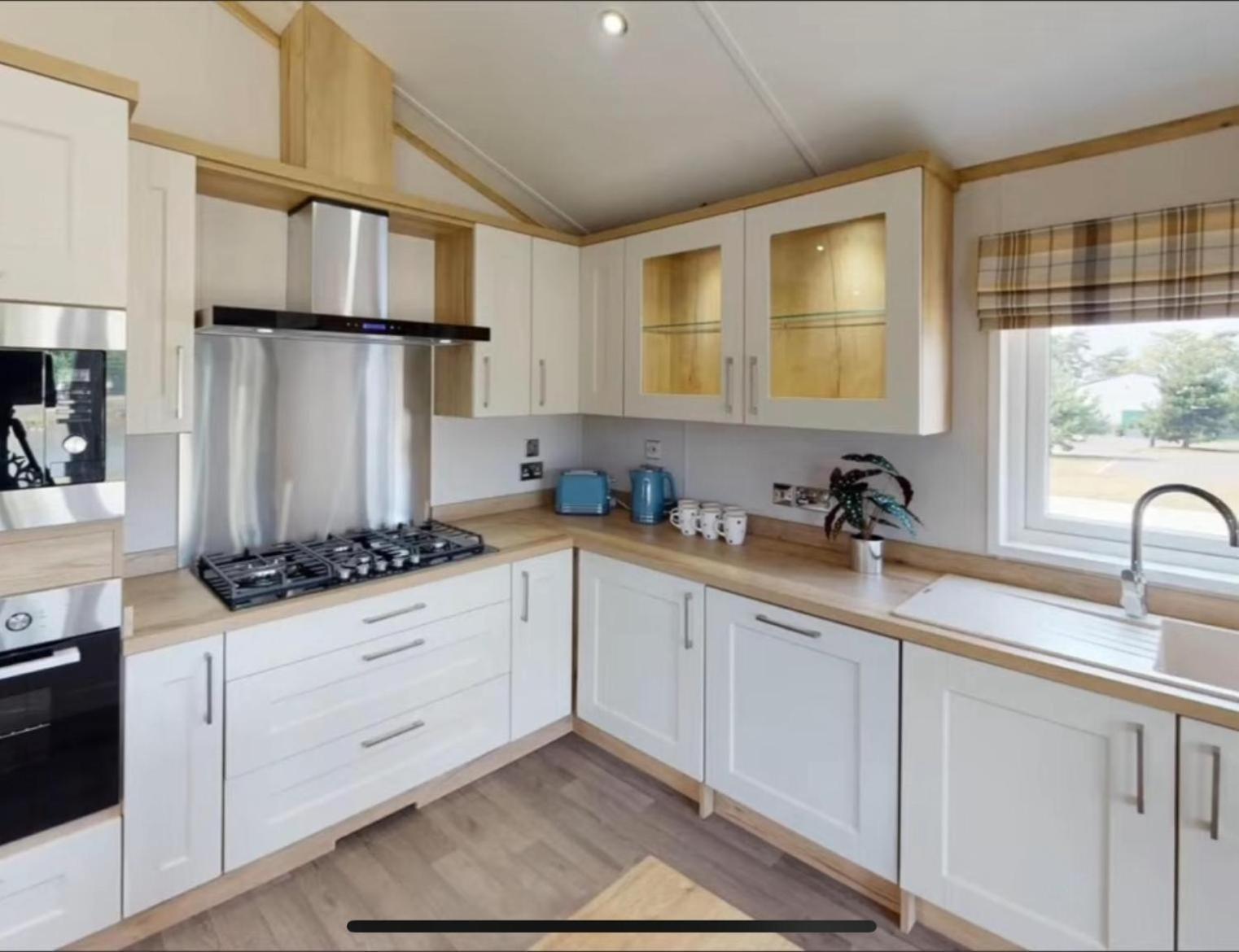 Golden Anchor - The Oakland Lodge - Coastal Caravan Breaks Chapel Saint Leonards Bagian luar foto