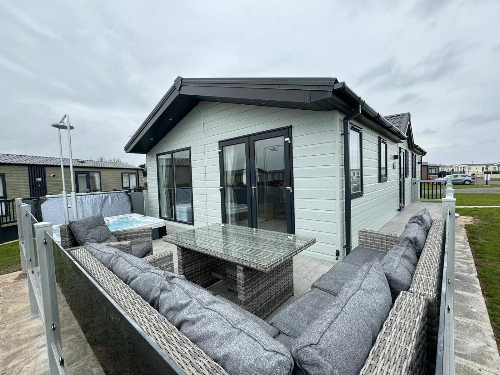 Golden Anchor - The Oakland Lodge - Coastal Caravan Breaks Chapel Saint Leonards Bagian luar foto