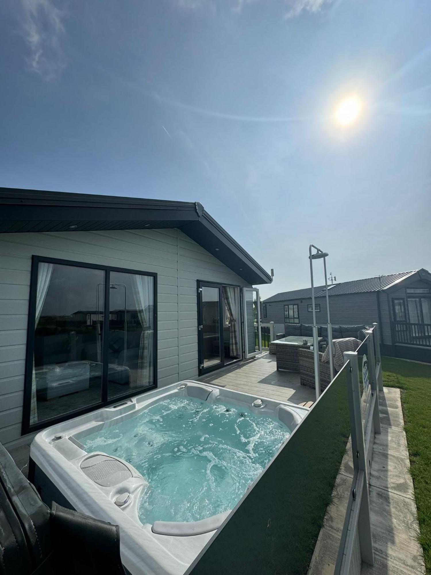 Golden Anchor - The Oakland Lodge - Coastal Caravan Breaks Chapel Saint Leonards Bagian luar foto